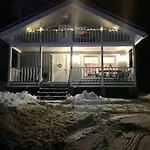 Hyppykallio, Laatulomat بيت للعطل Juva