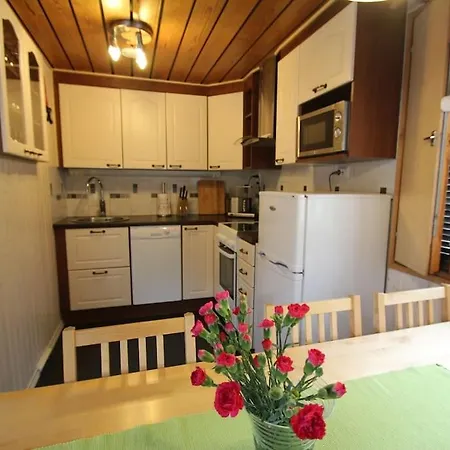 Hyppykallio, Laatulomat Juva