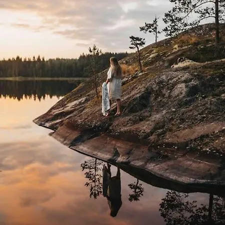 Hyppykallio, Laatulomat Loma-asunnot *