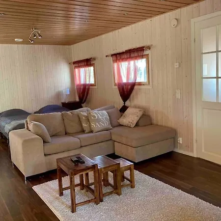 Hyppykallio, Laatulomat Loma-asunnot *