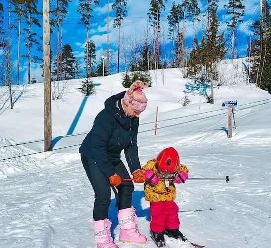 Hyppykallio, Laatulomat Ferienhaus